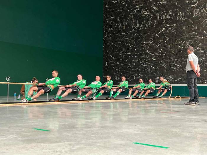 Beti Gaztek agintzen segitzen du Nafarroako sokatira txapelketan