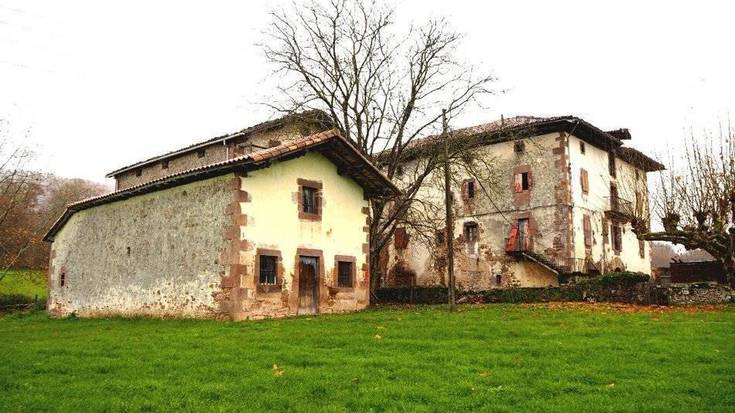 Palacio de Arozteguia enpresaren kontra Lekarozko San Martzial ermitaren defentsa egitea onartu du Baztango Udalak