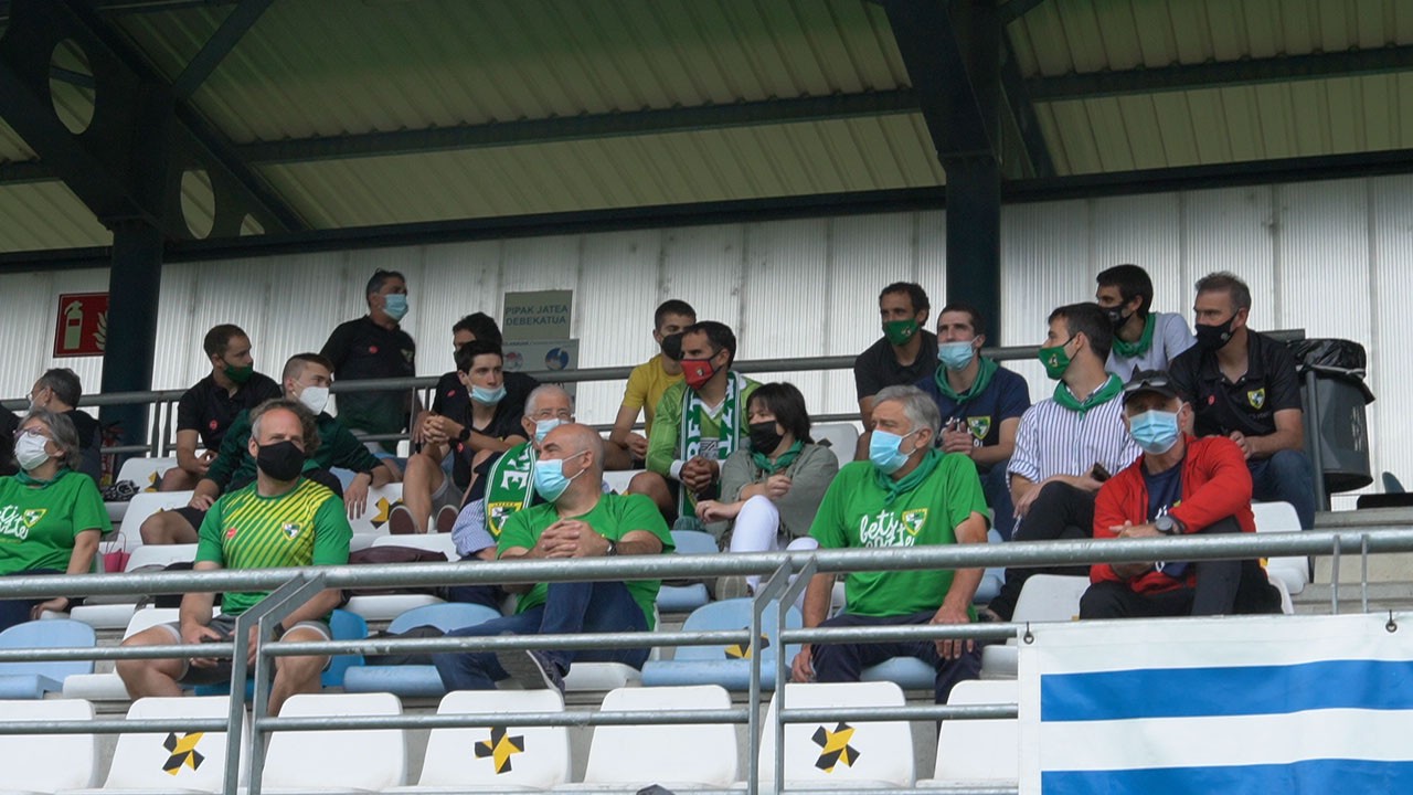 Futbol talde nagusia animatzera Beasainera autobusean joateko aukera eman du Beti Gaztek
