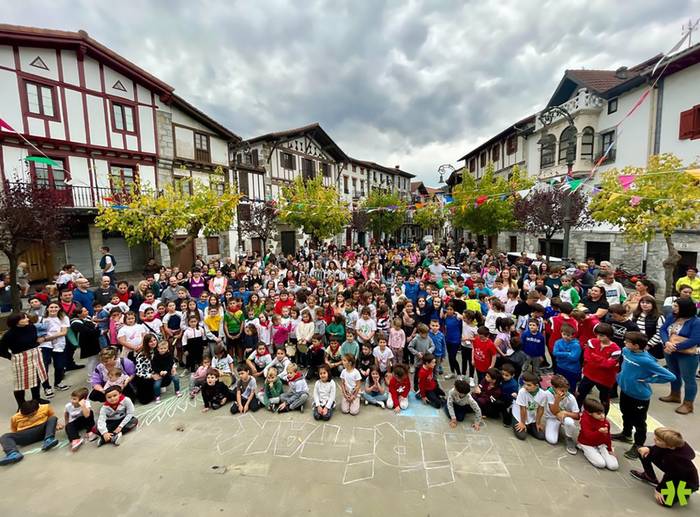 Ikasleen eskubideen aldeko elkarretaratzeak deitu dituzte Bortzirietako eta Malerrekako eskola publikoetan