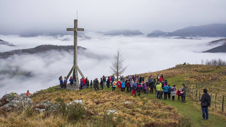Lesakako Oinez Basoa landatzen hasi dira Frain inguruan egindako ekitaldian