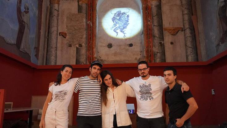 Patrizia Etxegarai artistaren ‘Larrosak nire sahatsen azpian’ erakusketa ikusgai da Lesakan