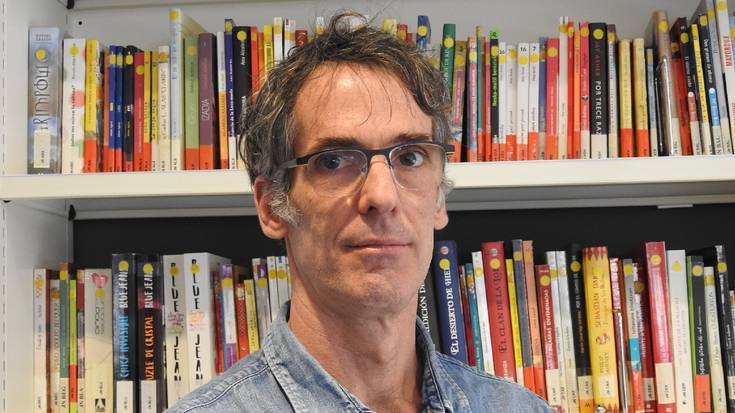 «Liburutegi publikoa gizartea eraldatzeko tresna dela uste dut»