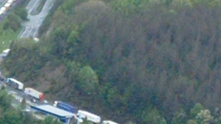 Pasako kamioiak N-121-A errepidetik ateratzea eskatu zuten apirilaren 16an