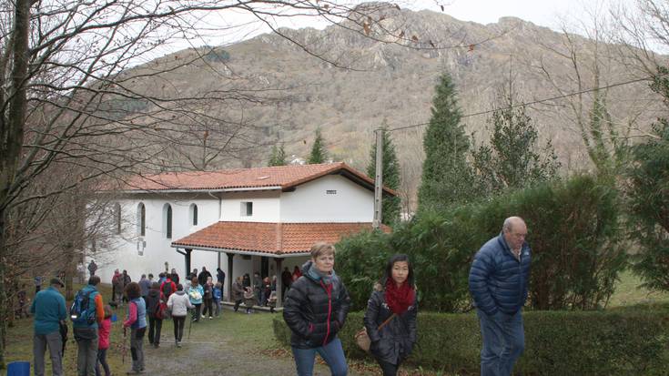 Jendetza bildu da Lesakako Endara auzoan San Anton egunean