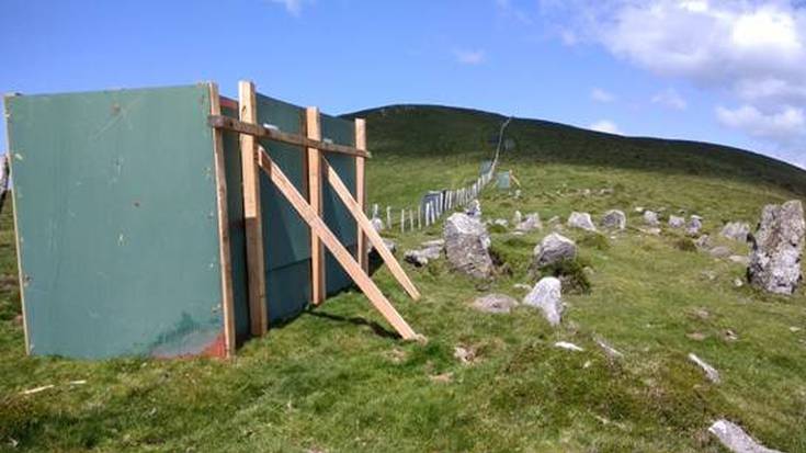 Ehiza-postuak monumentu megalitikoen gainean eraikitzen dutenen kontra egiteko eskatu dio Eguzkik Nafarroako Gobernuari