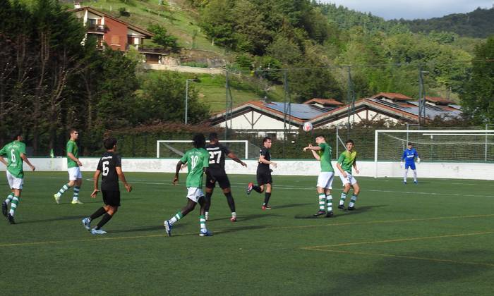 Beti Gazte futbol talde nagusia eta Sarako Izarra errugbi taldea bakarrik ariko dira abenduko lehen asteburuan
