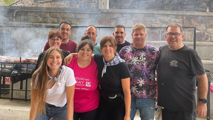 Ezkurrako pestetako txupinazoa herri bazkariko lantaldeak botako du