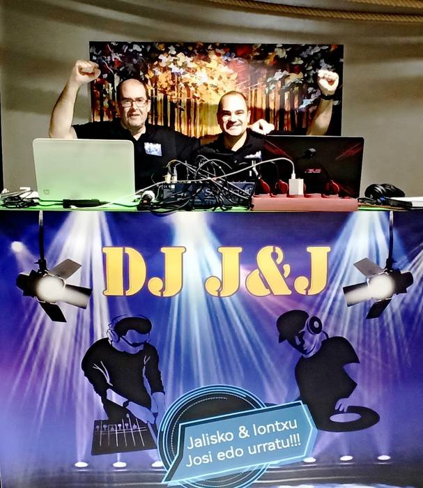 J&J musika jartzaileak ere uda girotzen!