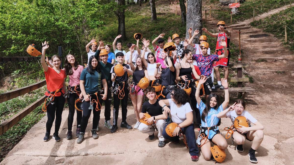 Ingurune naturalean bizikidetza eragileak sortzeko gazteen kanpamendua egin dute Narbarten