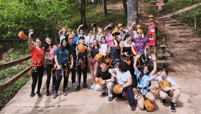 Ingurune naturalean bizikidetza eragileak sortzeko gazteen kanpamendua egin dute Narbarten