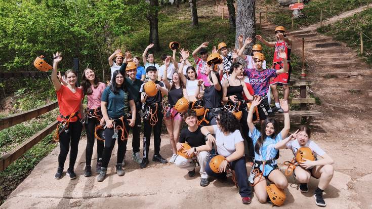 Ingurune naturalean bizikidetza eragileak sortzeko gazteen kanpamendua egin dute Narbarten