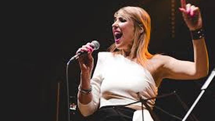 Noa Lur kantari eta konposatzaile bilbotarraren 'Multipolar' lana ezagutu dugu