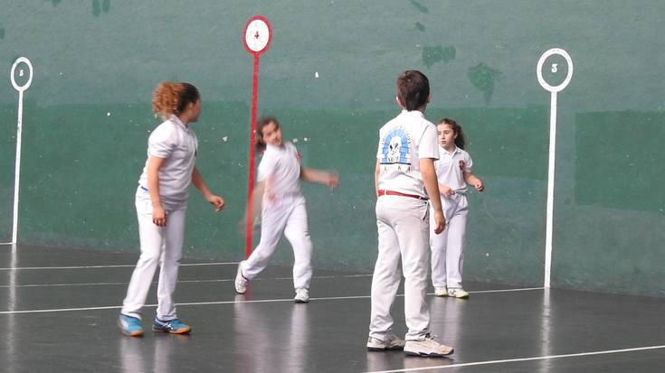 Arkupeko eskuz binakako pilota txapelketako final laurdenak jokatuko dituzte infantilek Iruritan eta benjaminek Legasan