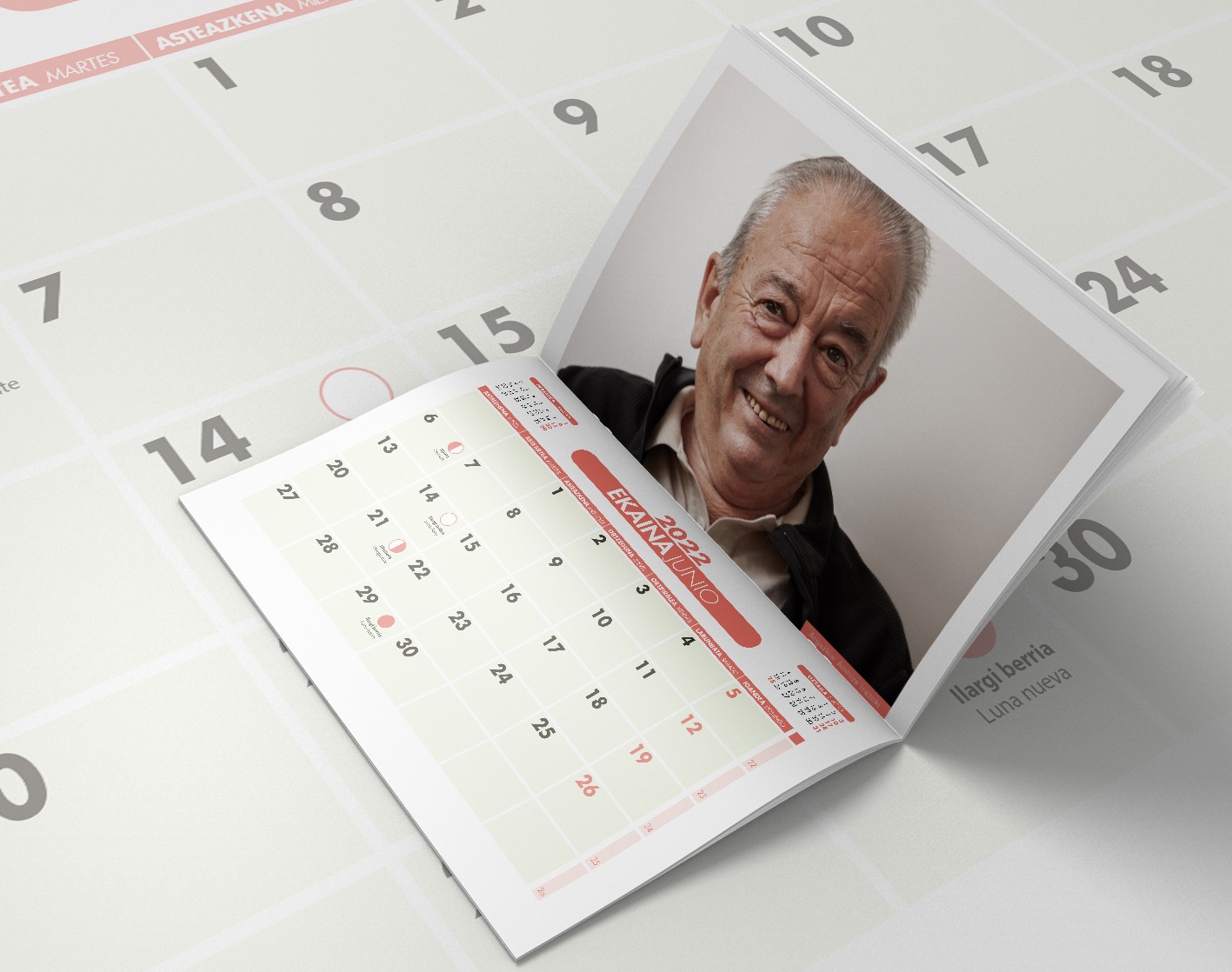Ezkurra eta Eratsungo jubilotekako kideek egutegia argitaratu dute