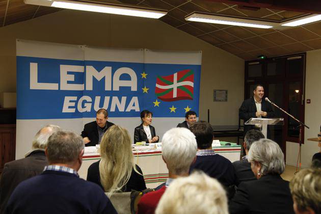 Lurralde elkargo bereziaz solasean Senperen 