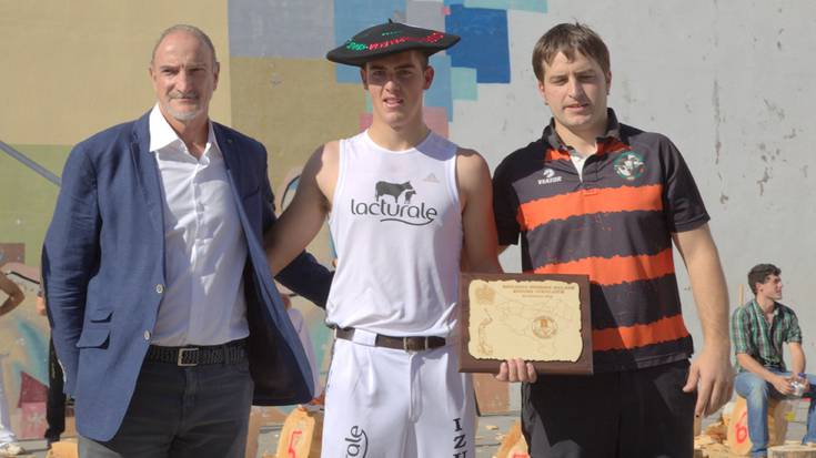 Iker Vicente Euskal Herriko 2. Mailako aizkora txapelketa irabazi du Elizondon