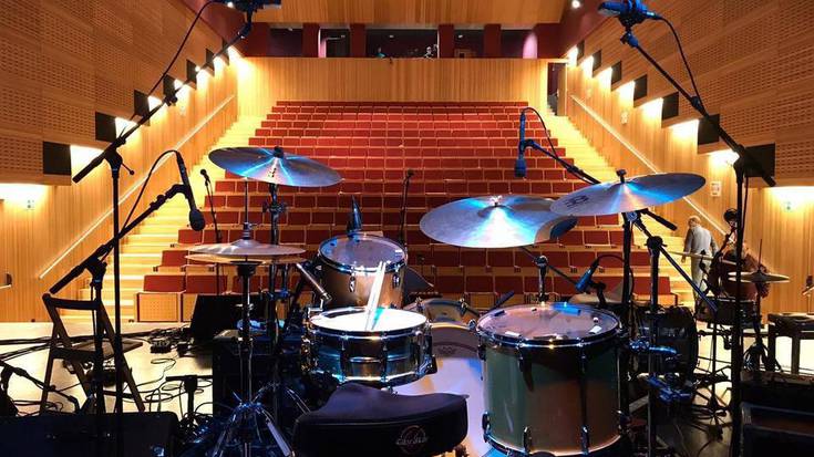 Jende ugari bildu zuen Ciento Volando taldearen kontzertuak larunbat ilunabarrean Lesakan