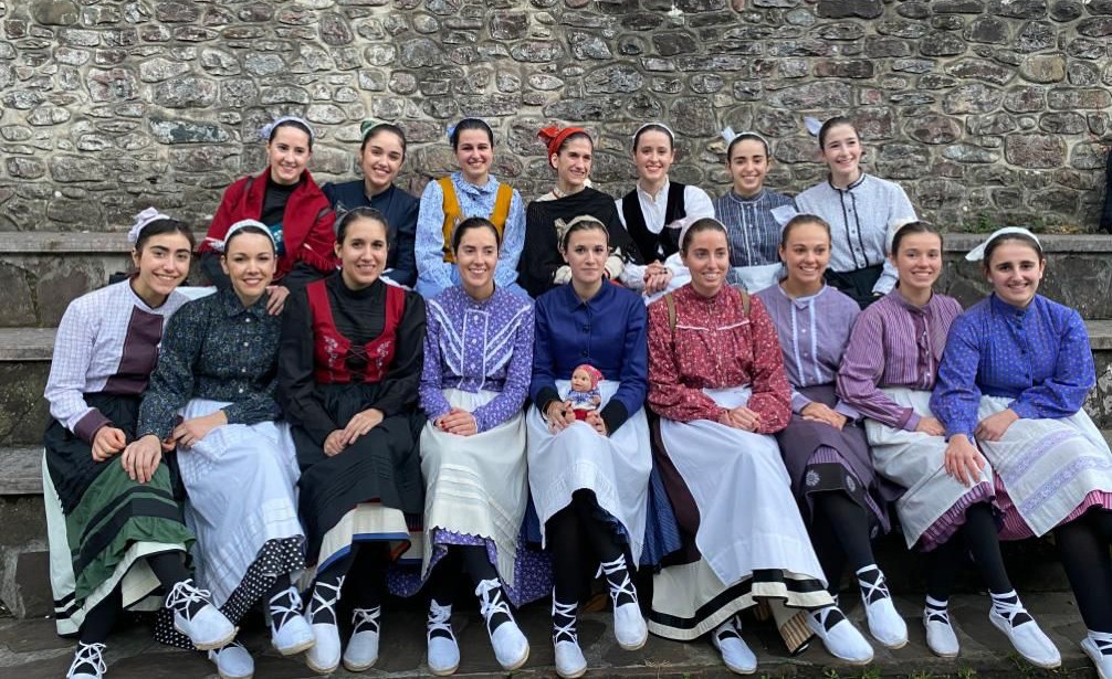 Erreka dantza taldeak piztuko du Doneztebeko bestatako lehen suziria