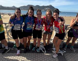 [ARGAZKIAK] Naroa Elizalde Etxekolonea zena gogoan, Behobia-Donostia lasterketa egin dute Zubietako sei emakumek