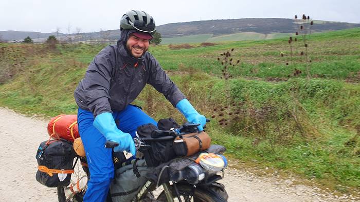 «Bentajak bakarrik ikusten dizkiot bidaia bizikletan egiteari»