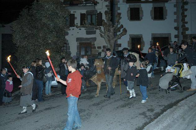 Olentzerori harrera jendetsua