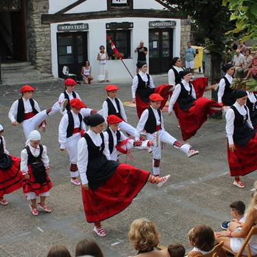 Goizuetan bihar lehertuko da festa eta asteartera arte izanen du segida