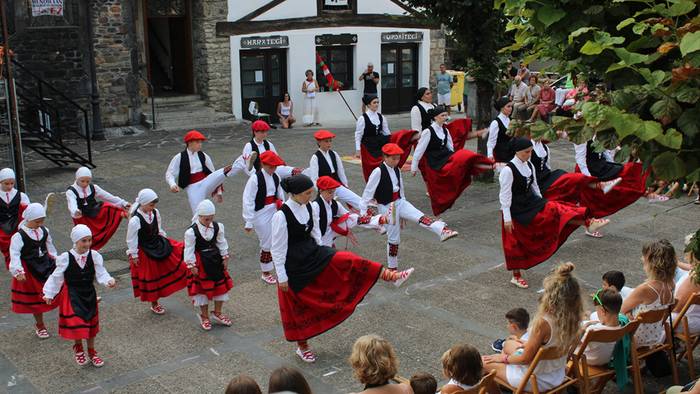 Goizuetan bihar lehertuko da festa eta asteartera arte izanen du segida