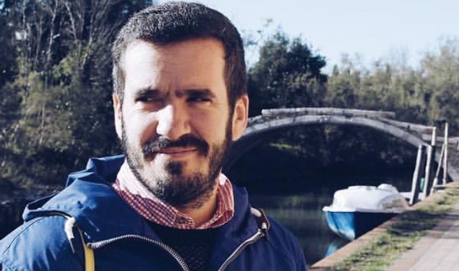 «Irakurleei konpromisoa eskatzen die liburuak»