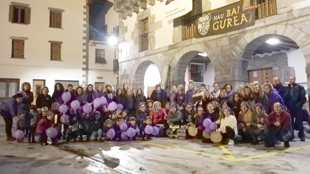 Azaroaren 25ean Goizueta morez janzteko deia egin dute