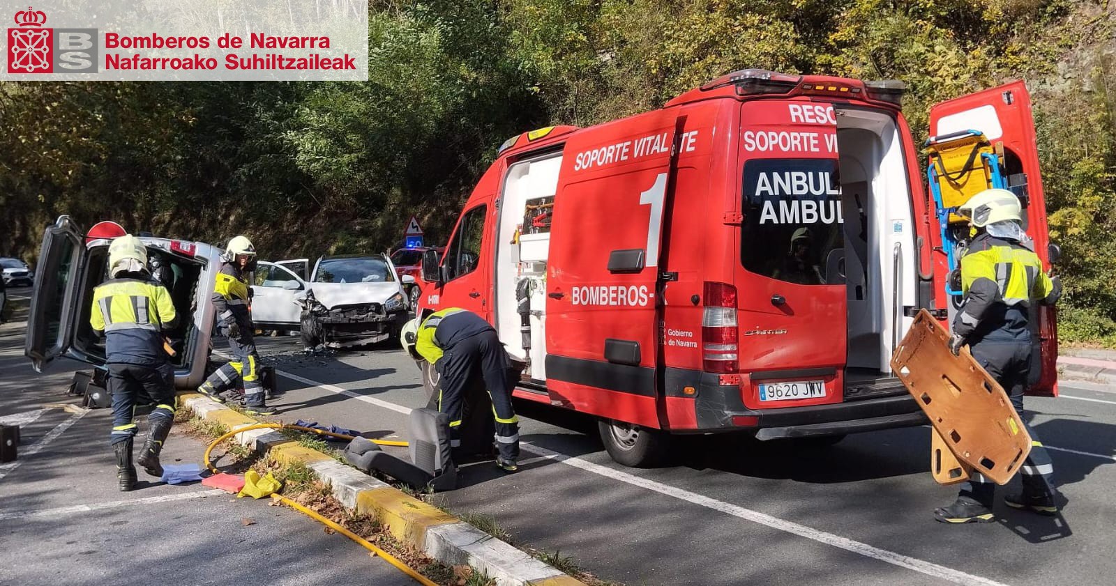 Lesakan Bereau ondoan izan den istripuaren ondorioz bi pertsona ospitaleratu dituzte