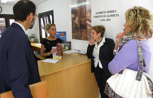 Doneztebeko Turismo Bulego berria aurkeztu dute