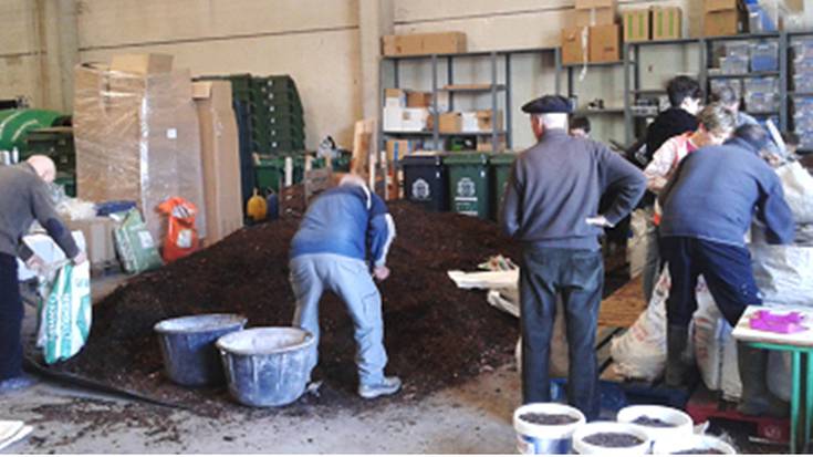 6 Tona konpost banatu dute Bortzirietan 43 familiaren artean 