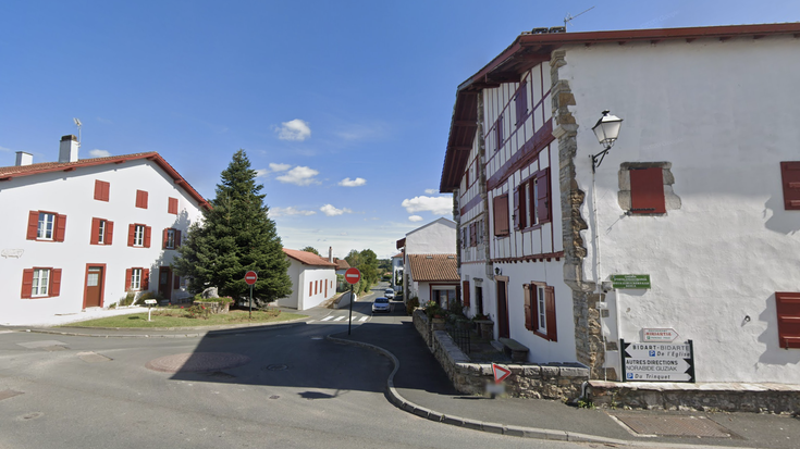 Ahetzera ateraldia antolatu du larunbatean Eskola Ekosozialak karriketako gehiegizko argiztapenaz aritzeko