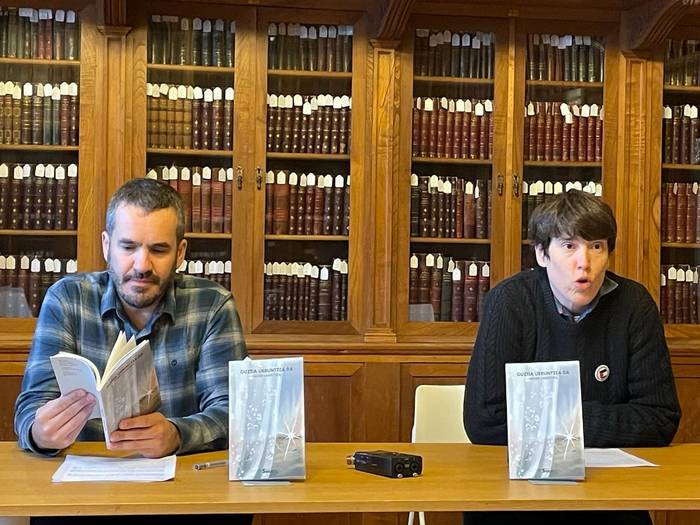 Hasier Larretxearen 'Guztia urruntzea da' poemarioaren irakurketa eginen dute bihar Arraiozen