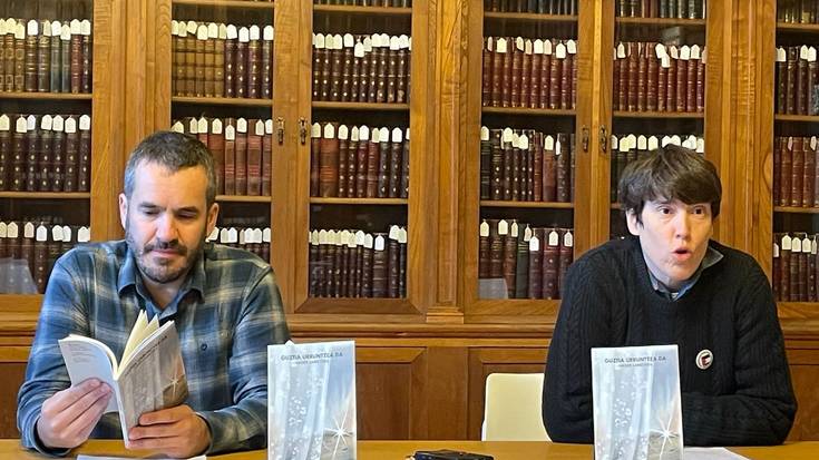 Hasier Larretxearen 'Guztia urruntzea da' poemarioaren irakurketa eginen dute bihar Arraiozen
