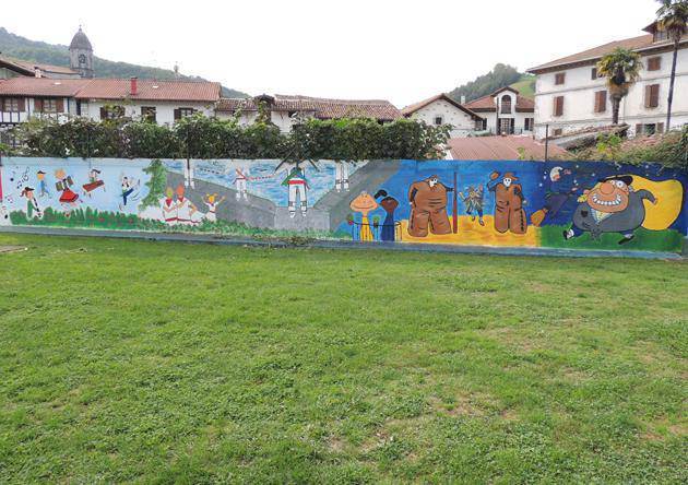 Mural ederra margotu dute Antepatako parkean 