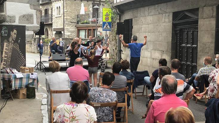 ‘Beti bizi’ erromeriarekin dantza egin dute Lesakan