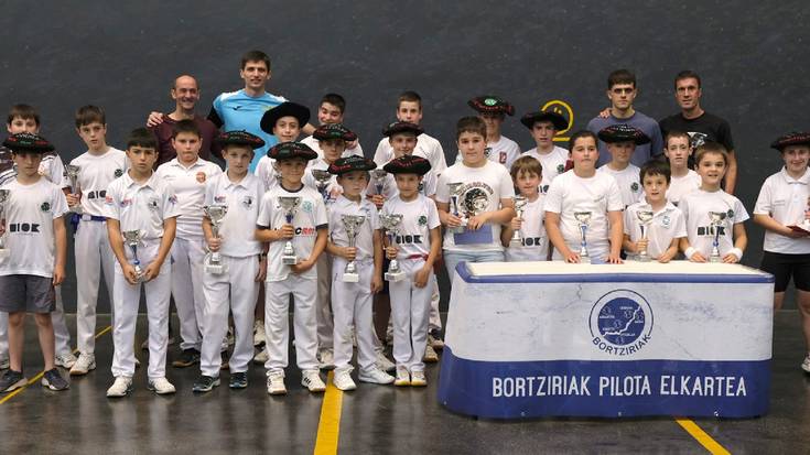 [ARGAZKIAK] Bortzirietako Eskuz Binakako 25. Pilota Txapelketako finalak jokatu dituzte igandean Beran