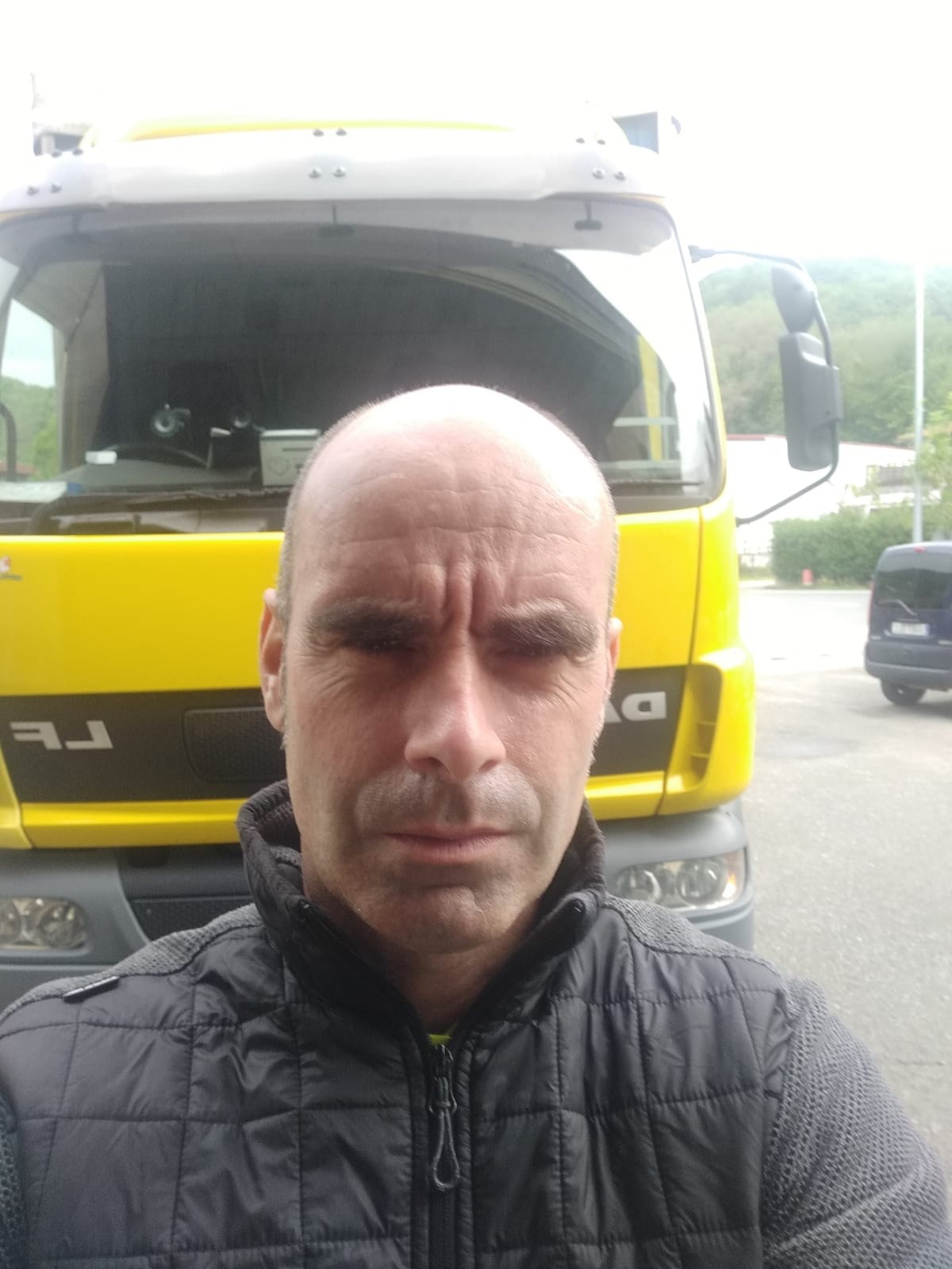 «Internetez erositako gauzak banatzen ditugu, baina inguruko fabriken garraioa behar dugu, hori da egiazko muskulua»