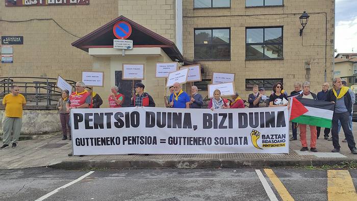 Hilabete honetan ere beraien aldarrikapenak karrikara atera dituzte Baztan-Bidasoko pentsiodunek