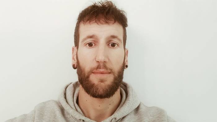 «Eskoletan euskara ikasteak ez du erabilera bermatzen, hori ez da aski»