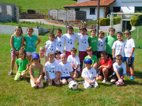 Sarako Olhain eta Berako Labiaga ikastolen arteko futbol partida jokatu zen ekainaren 4an