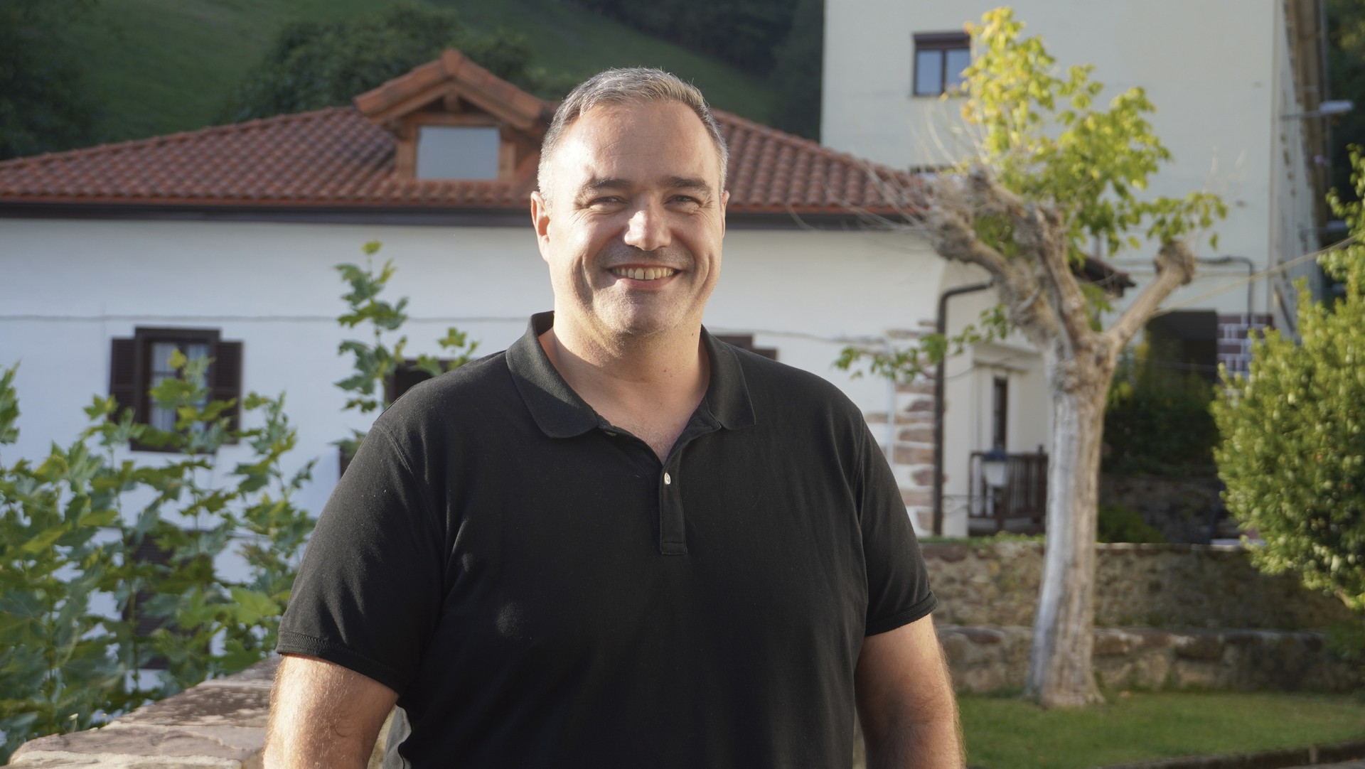 «Luxua izan da; jendeak hagitz gustura hartu nau Atharratzen»
