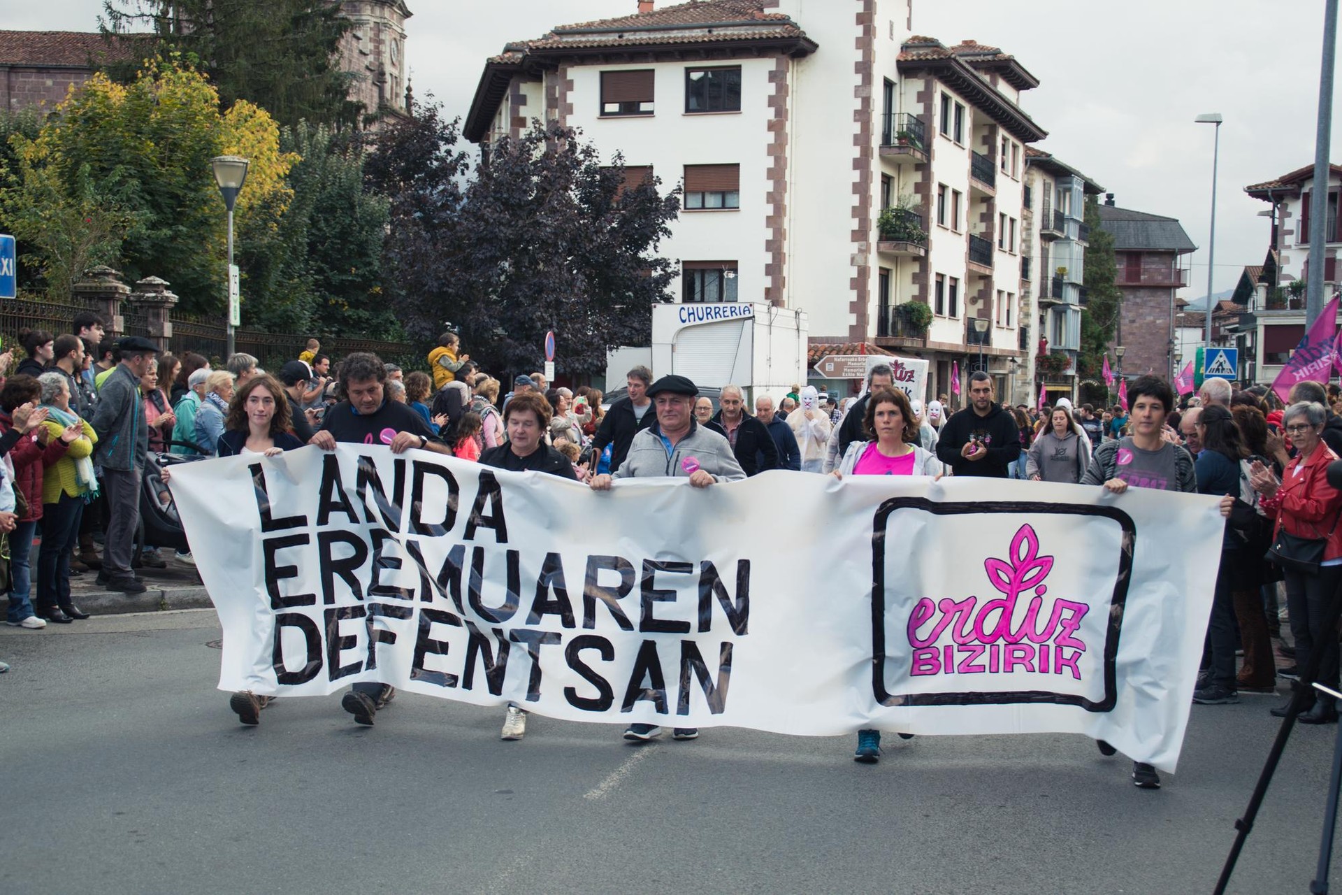 Erdiz Bizirik plataformak azaroaren 20an ezetza bozkatzera deitu du