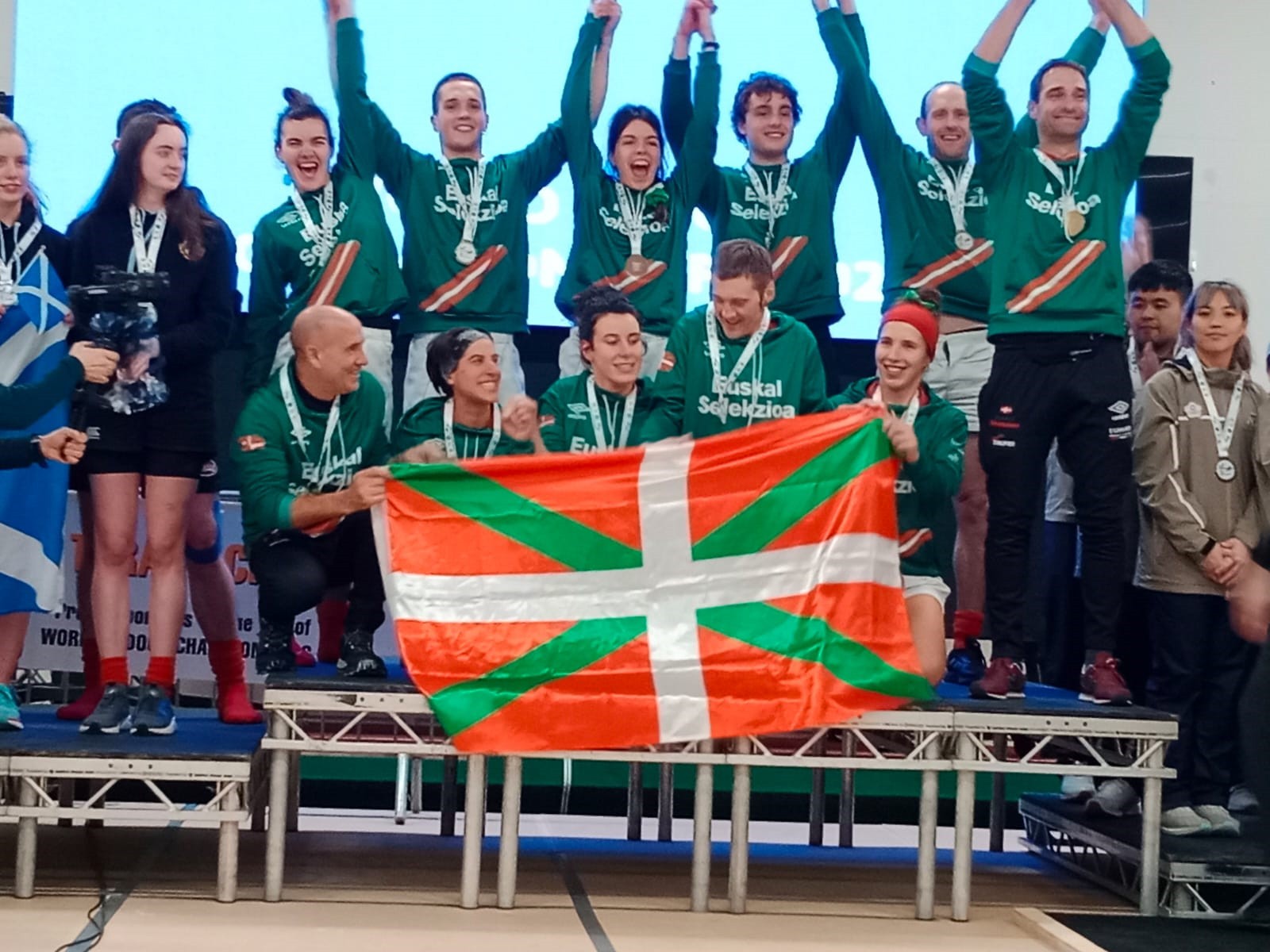 Euskal Herriko talde mistoa munduko sokatira txapeldun izan da Beti Gazteko tiralariekin