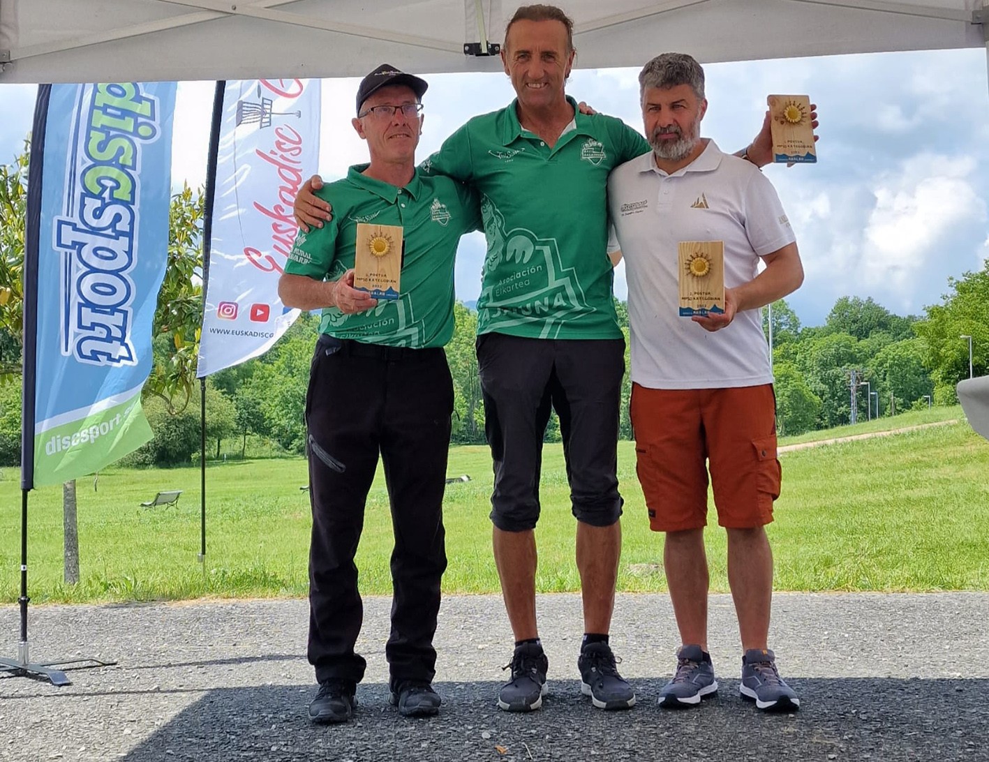 Baxi Basajauna taldekoak podiumera igo dira Lekunberriko disc golf proban