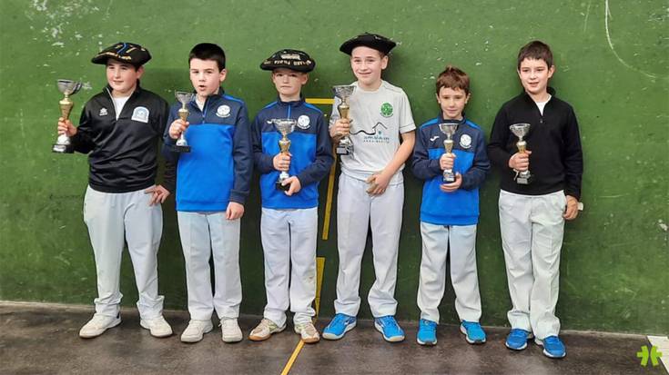 Urtea borobiltzeko Bortzirietako Banakako Pilota Txapelketako finalak jokatu dituzte