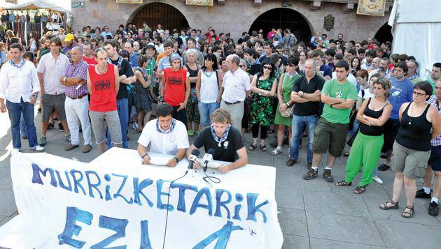 Protestak Barcinaren bisitaren harira 