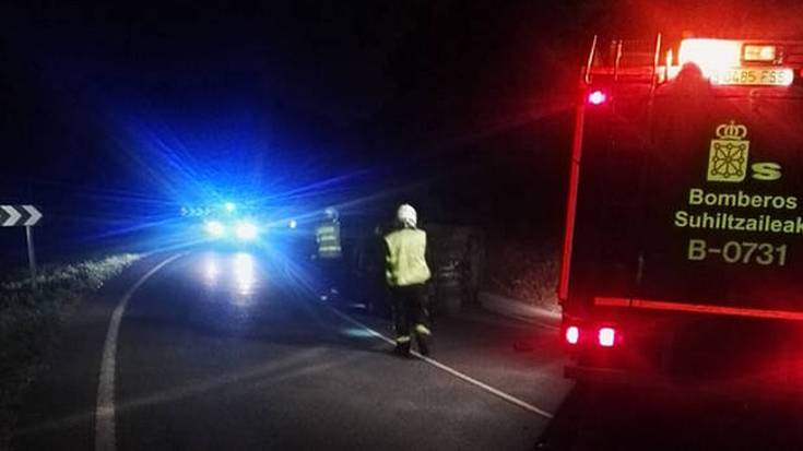 Auto bat irauli da Arizkunen eta gidariak alkoholemia-proban positibo eman du